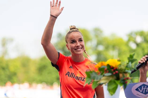 Giulia Gwinn (7, FC Bayern Muenchen) im Interview DEU, FC Bayern Muenchen Frauen vs FC Zuerich Frauen, Fussball, Vorbereitung, Saison 2025 26,15.08.2025, DEU, FC Bayern Muenchen Frauen vs FC Zuerich Frauen, Fussball, Vorbereitung, Saison 2025 26,15.08.2025 Friedrichshafen Copyright: xEibner-Pressefoto FlorianxWolfx EP_FWF