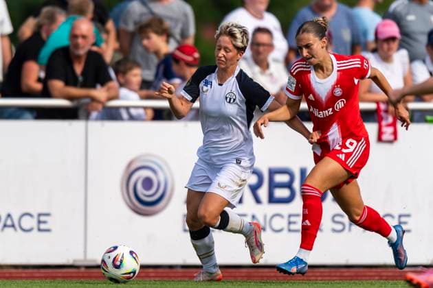 Zweikampf zwischen Amelie Reduner (10, FC Zuerich) und Katharina Naschenweng (19, FC Bayern Muenchen) DEU, FC Bayern Muenchen Frauen vs FC Zuerich Frauen, Fussball, Vorbereitung, Saison 2025 26,15.08.2025, DEU, FC Bayern Muenchen Frauen vs FC Zuerich Frauen, Fussball, Vorbereitung, Saison 2025 26,15.08.2025 Friedrichshafen Copyright: xEibner-Pressefoto FlorianxWolfx EP_FWF