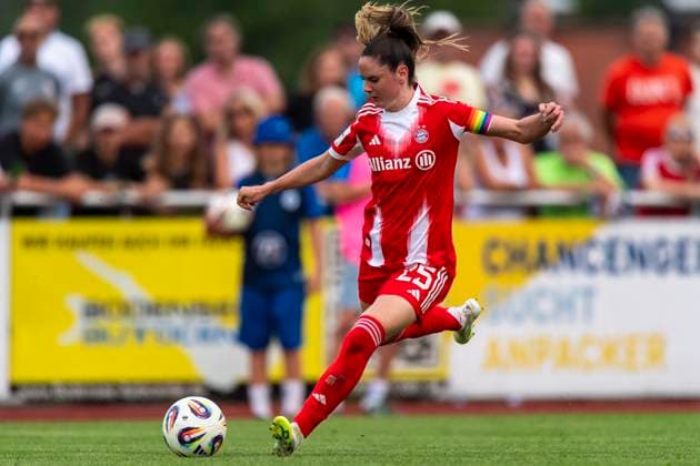 Sarah Zadrazil (25, FC Bayern Muenchen) DEU, FC Bayern Muenchen Frauen vs FC Zuerich Frauen, Fussball, Vorbereitung, Saison 2025 26,15.08.2025, DEU, FC Bayern Muenchen Frauen vs FC Zuerich Frauen, Fussball, Vorbereitung, Saison 2025 26,15.08.2025 Friedrichshafen Copyright: xEibner-Pressefoto FlorianxWolfx EP_FWF