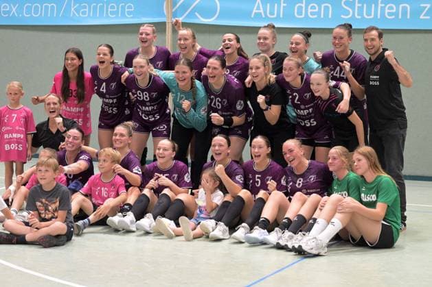 Siegerbild der TusSies TusSies Metzingen vs. Union Neckarsulm, Handball, Alsco HBF, Testspiel, Saison 2025 2026, 15.08.2025 TusSies Metzingen vs. Sport-Union Neckarsulm, Handball, Alsco HBF, Testspiel, Saison 2025 2026, 15.08.2025 Metzingen Copyright: xEibner-Pressefoto TobiasxBaurx EP_TBR