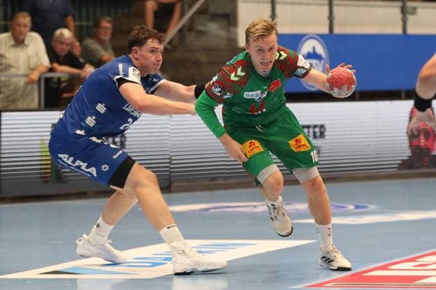15.08.2025, xgox, Handball, Wartburg Cup, SC Magdeburg - TBV Lemgo emspor v.l. Lukas Zerbe (Lemgo, 24), Gisli Thorgeir Kristjansson (Magdeburg, 10) Zweikampf, Duell, Kampf, tackle Eisenach