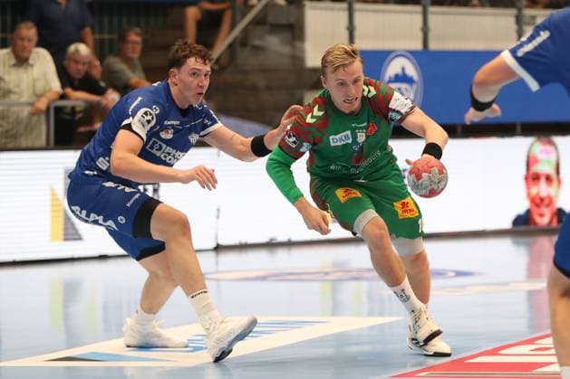 15.08.2025, xgox, Handball, Wartburg Cup, SC Magdeburg - TBV Lemgo emspor v.l. Lukas Zerbe (Lemgo, 24), Gisli Thorgeir Kristjansson (Magdeburg, 10) Zweikampf, Duell, Kampf, tackle Eisenach