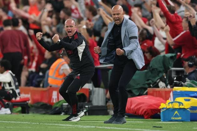 Liverpool manager Arne Slot celebrates the 3rd goal scored by Federico Chiesa Liverpool v AFC Bournemouth, Premier League, Football, Anfield, Liverpool, UK - 15 Aug 2025Liverpool Anfield United Kingdom EDITORIAL USE ONLY No use with unauthorised audio, video, data, fixture lists, club league logos or live services. Online in-match use limited to 120 images, no video emulation. No use in betting, games or single club league player publications. Copyright: xPaulxCurrie Shutterstockx 15438038fr