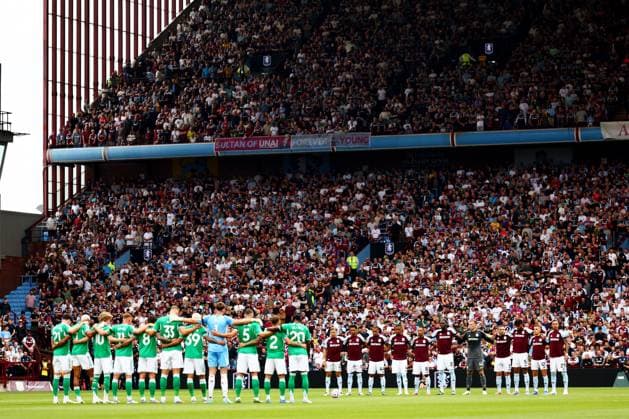 Players observe a minutes silence in memory of Diogo Jota and his brother Andre Silva. Aston Villa v Newcastle United, Premier League, Football, Villa Park, Birmingham, UK - 16 Aug 2025Birmingham Villa Park United Kingdom EDITORIAL USE ONLY No use with unauthorised audio, video, data, fixture lists, club league logos or live services. Online in-match use limited to 120 images, no video emulation. No use in betting, games or single club league player publications. Copyright: xJamesxMarsh Shutterstockx 15439535bc