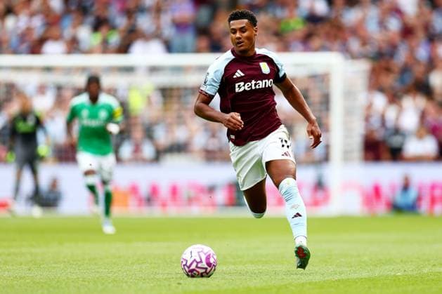 Ollie Watkins of Aston Villa. Aston Villa v Newcastle United, Premier League, Football, Villa Park, Birmingham, UK - 16 Aug 2025Birmingham Villa Park United Kingdom EDITORIAL USE ONLY No use with unauthorised audio, video, data, fixture lists, club league logos or live services. Online in-match use limited to 120 images, no video emulation. No use in betting, games or single club league player publications. Copyright: xJamesxMarsh Shutterstockx 15439535bn