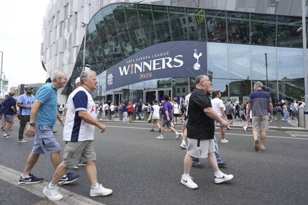 Tottenham fans outside the stadium Tottenham Hotspur v Burnley, Premier League, Football, Tottenham Hotspur Stadium, London, UK - 16 Aug 2025London Tottenham Hotspur Stadium United Kingdom EDITORIAL USE ONLY No use with unauthorised audio, video, data, fixture lists, club league logos or live services. Online in-match use limited to 120 images, no video emulation. No use in betting, games or single club league player publications. Copyright: xJedxLeicester Shutterstockx 15439670b