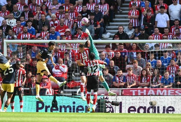 Robin Roefs of Sunderland punches the ball away Sunderland v West Ham United, Premier League, Football, Stadium of Light, Sunderland, UK - 16 Aug 2025Sunderland Stadium of Light United Kingdom EDITORIAL USE ONLY No use with unauthorised audio, video, data, fixture lists, club league logos or live services. Online in-match use limited to 120 images, no video emulation. No use in betting, games or single club league player publications. Copyright: xRichardxLee Shutterstockx 15439664ab