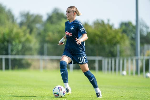 Laura Gloning (TSG Hoffenheim, 20) am Ball, GER, TSG 1899 Hoffenheim vs FC Basel, Fussball Frauen Bundesliga Testspiel, Saison 2025 2026, 16.08.2025 GER, TSG 1899 Hoffenheim vs FC Basel, Fussball Frauen Bundesliga Testspiel, Saison 2025 2026, 16.08.2025 St. Leon Copyright: xEibner-Pressefoto Memmlerx EP_MMR