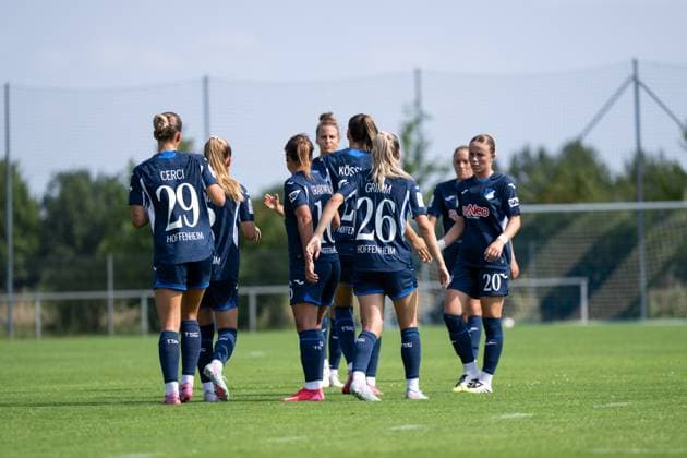 Melissa Koessler (TSG Hoffenheim, 25), Selina Cerci (TSG Hoffenheim, 29), Janna Grimm (TSG Hoffenheim, 26), Laura Gloning (TSG Hoffenheim, 20) und Team jubeln ueber das Tor zum 2:0, GER, TSG 1899 Hoffenheim vs FC Basel, Fussball Frauen Bundesliga Testspiel, Saison 2025 2026, 16.08.2025 GER, TSG 1899 Hoffenheim vs FC Basel, Fussball Frauen Bundesliga Testspiel, Saison 2025 2026, 16.08.2025 St. Leon Copyright: xEibner-Pressefoto Memmlerx EP_MMR