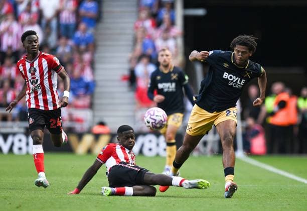 Noah Sadiki of Sunderland challenges Jean-Clair Todibo of West Ham United Sunderland v West Ham United, Premier League, Football, Stadium of Light, Sunderland, UK - 16 Aug 2025Sunderland Stadium of Light United Kingdom EDITORIAL USE ONLY No use with unauthorised audio, video, data, fixture lists, club league logos or live services. Online in-match use limited to 120 images, no video emulation. No use in betting, games or single club league player publications. Copyright: xRichardxLee Shutterstockx 15439664ad