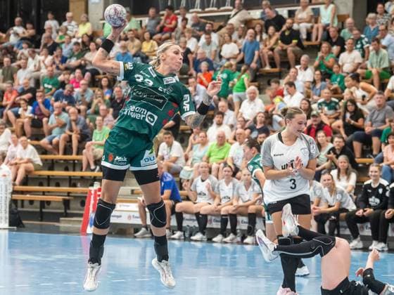 Luisa Schulze (Frisch Auf Frauen, 33) kommt am Kreis frei zum Wurf, Frisch Auf Goeppingen vs. Rostocker Handball Club, Handball, Players Night, Spielzeit 2025 2026, 16.08.2025 Frisch Auf Goeppingen vs. Rostocker Handball Club, Handball, Players Night, Spielzeit 2025 2026, 16.08.2025 Wolfschlugen Copyright: xMichaelxSchmidt Eibner-Pressefotx EP_MST