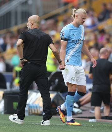 Manchester City manager Pep Guardiola shakes hands with Erling Haaland of Manchester City as he is substituted Wolverhampton Wanderers v Manchester City, Premier League, Football, Molineux, Wolverhampton, UK - 16 Aug 2025Wolverhampton Molineux United Kingdom EDITORIAL USE ONLY No use with unauthorised audio, video, data, fixture lists, club league logos or live services. Online in-match use limited to 120 images, no video emulation. No use in betting, games or single club league player publications. Copyright: xKieranxMcManus Shutterstockx 15444080aq