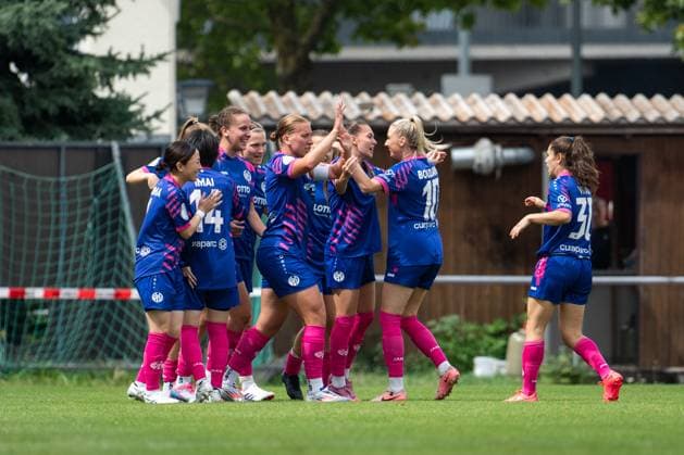Maja Pageler (FSV Mainz 05, 37), Johanna Berg (FSV Mainz 05, 09), Chiara Bouziane (FSV Mainz 05, 10), Yurina Imai (FSV Mainz 05, 14) und Team jubeln ueber das Tor zum 0:1, GER, VfB Stuttgart vs 1. FSV Mainz 05, Fussball Frauen DFB Pokal, Playoff, Saison 2025 2026, 17.08.2025 GER, VfB Stuttgart vs 1. FSV Mainz 05, Fussball Frauen DFB Pokal, Playoff, Saison 2025 2026, 17.08.2025 Bad Cannstatt Copyright: xEibner-Pressefoto Memmlerx EP_MMR