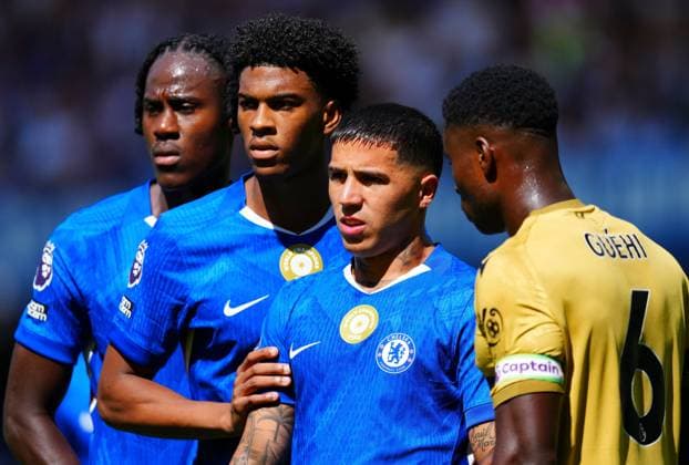Trevoh Chalobah, Josh Acheampong and Enzo Fernandez of Chelsea await a corner Chelsea v Crystal Palace, Premier League, Football, Stamford Bridge, London, UK - 17 Aug 2025London Stamford Bridge United Kingdom EDITORIAL USE ONLY No use with unauthorised audio, video, data, fixture lists, club league logos or live services. Online in-match use limited to 120 images, no video emulation. No use in betting, games or single club league player publications. Copyright: xJavierxGarcia Shutterstockx 15439698aa