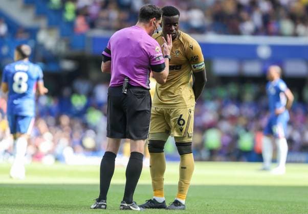 Marc Guà hi of Crystal Palace speaks with the referee after a Crystal Palace goal was disallowed due to a foul committed by Guà hi himself Chelsea v Crystal Palace, Football, Premier League, Stamford Bridge, London, UK, 17 08 25 EDITORIAL USE ONLY No use with unauthorised audio, video, data, fixture lists (outside the EU), club league logos or live services. Online in-match use limited to 45 images (+15 in extra time). No use to emulate moving images. No use in betting, games or Copyright: xAnthonyxHanc Shutterstockx 15445192b