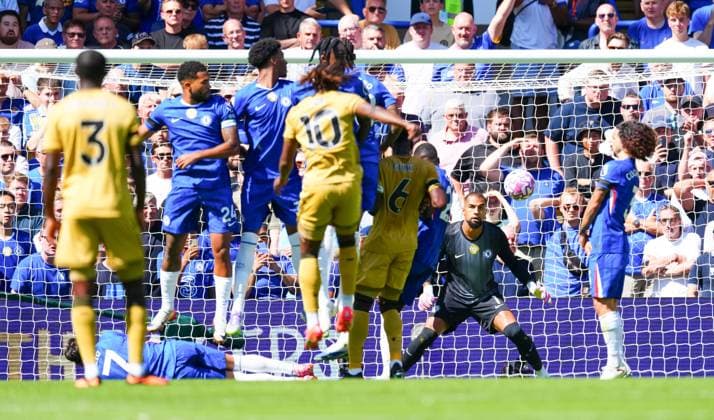 Marc Guà hi of Crystal Palace fouls in the wall which leads to a goal being scored by Eberechi Eze of Crystal Palace being ruled out by VAR Chelsea v Crystal Palace, Premier League, Football, Stamford Bridge, London, UK - 17 Aug 2025London Stamford Bridge United Kingdom EDITORIAL USE ONLY No use with unauthorised audio, video, data, fixture lists, club league logos or live services. Online in-match use limited to 120 images, no video emulation. No use in betting, games or single club league player publications. Copyright: xJavierxGarcia Shutterstockx 15439698ac