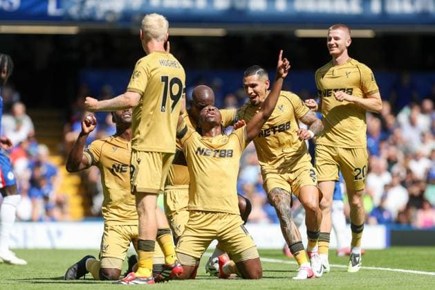 Eberechi Eze of Crystal Palace celebrates with his teammates after scoring his free-kick, but is later overturned by VAR Chelsea v Crystal Palace, Football, Premier League, Stamford Bridge, London, UK, 17 08 25 EDITORIAL USE ONLY No use with unauthorised audio, video, data, fixture lists (outside the EU), club league logos or live services. Online in-match use limited to 45 images (+15 in extra time). No use to emulate moving images. No use in betting, games or Copyright: xAnthonyxHanc Shutterstockx 15445192e