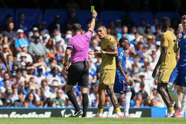 Daniel Munoz of Crystal Palace receives a yellow card Chelsea v Crystal Palace, Football, Premier League, Stamford Bridge, London, UK, 17 08 25 EDITORIAL USE ONLY No use with unauthorised audio, video, data, fixture lists (outside the EU), club league logos or live services. Online in-match use limited to 45 images (+15 in extra time). No use to emulate moving images. No use in betting, games or Copyright: xAnthonyxHanc Shutterstockx 15445192i