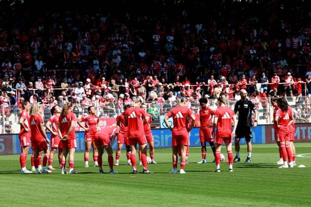 DEU, 2.BL, Frauen, 1.FC Union vs. Real Madrid, 17.08.2025, Stadion Alte Foersterei, Berlin, DEU, 2.BL, Frauen, 1.FC Union vs. Real Madrid, im Bild: Union-Spielerinnenkreis DFL - regulations prohibit any use of Photographs as image sequences and or quasi-video