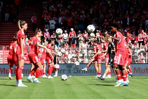 DEU, 2.BL, Frauen, 1.FC Union vs. Real Madrid, 17.08.2025, Stadion Alte Foersterei, Berlin, DEU, 2.BL, Frauen, 1.FC Union vs. Real Madrid, im Bild: Union-Spielerinnenkreis DFL - regulations prohibit any use of Photographs as image sequences and or quasi-video