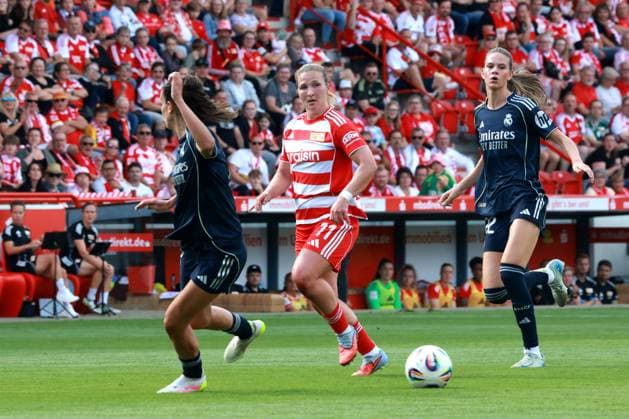 DEU, 2.BL, Frauen, 1.FC Union vs. Real Madrid, 17.08.2025, Stadion Alte Foersterei, Berlin, DEU, 2.BL, Frauen, 1.FC Union vs. Real Madrid, im Bild: Dina Orschmann (1.FC Union Berlin 11), Shei Garcia (Real Madrid 15), Andersson(Real Madrid 22) DFL - regulations prohibit any use of Photographs as image sequences and or quasi-video