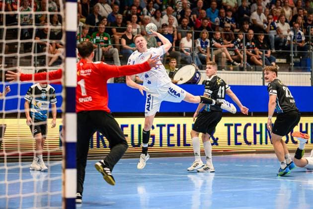 Niels, Verstijnen (KM, TBV Lemgo Lippe, 25), Matija, Spikic (TW, ThSV Eisenach, 1) GER, Thueringen, ThSV Eisenach gegen TBV Lemgo Lippe, Wartburg Cup Eisenach 2025, Handball, Saison 2025 2026, Sonntag, 17.08.2025 GER, Thueringen, ThSV Eisenach gegen TBV Lemgo Lippe, Wartburg Cup Eisenach 2025, Handball, Saison 2025 2026, Sonntag, 17.08.2025 Eisenach Copyright: xEibner-Pressefoto MartinxHerbstx EP_MHT
