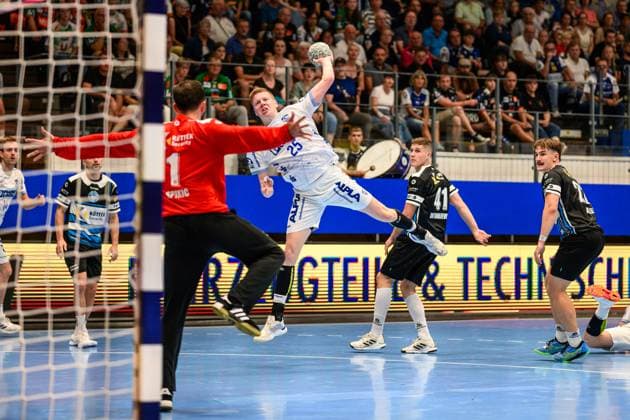 Niels, Verstijnen (KM, TBV Lemgo Lippe, 25), Matija, Spikic (TW, ThSV Eisenach, 1) GER, Thueringen, ThSV Eisenach gegen TBV Lemgo Lippe, Wartburg Cup Eisenach 2025, Handball, Saison 2025 2026, Sonntag, 17.08.2025 GER, Thueringen, ThSV Eisenach gegen TBV Lemgo Lippe, Wartburg Cup Eisenach 2025, Handball, Saison 2025 2026, Sonntag, 17.08.2025 Eisenach Copyright: xEibner-Pressefoto MartinxHerbstx EP_MHT