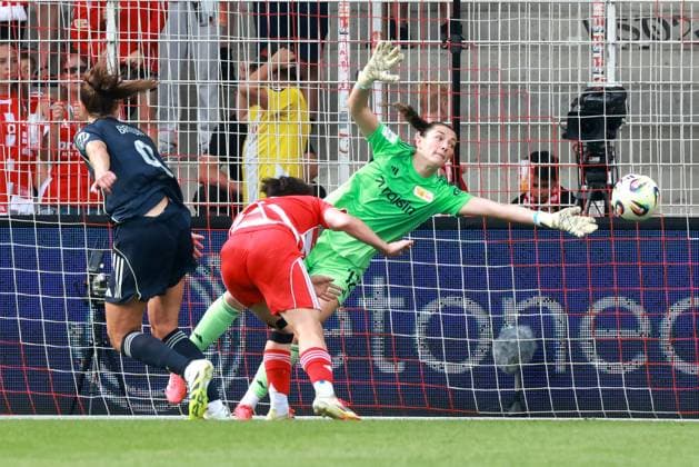 DEU, 2.BL, Frauen, 1.FC Union vs. Real Madrid, 17.08.2025, Stadion Alte Foersterei, Berlin, DEU, 2.BL, Frauen, 1.FC Union vs. Real Madrid, im Bild: 0:2 durch Bruun Signe (Real Madrid 9), MELANIE WAGNER (1.FC Union Berlin 12), Thomke Schneider (Moenchengladbach 2) DFL - regulations prohibit any use of Photographs as image sequences and or quasi-video