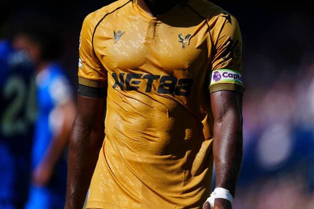 The clingy shirt of Marc Guà hi of Crystal Palace Chelsea v Crystal Palace, Premier League, Football, Stamford Bridge, London, UK - 17 Aug 2025London Stamford Bridge United Kingdom EDITORIAL USE ONLY No use with unauthorised audio, video, data, fixture lists, club league logos or live services. Online in-match use limited to 120 images, no video emulation. No use in betting, games or single club league player publications. Copyright: xJavierxGarcia Shutterstockx 15439698aw
