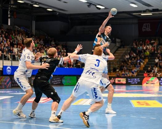 Lukas, Theillinger (RL, TBV Lemgo Lippe, 3), Tim, Sutton (RM, TBV Lemgo Lippe, 23), Fynn, Hangstein (Rueckraum Links, ThSV Eisenach, 10), Peter, Walz (Kreislaeufer, ThSV Eisenach, 14) GER, Thueringen, ThSV Eisenach gegen TBV Lemgo Lippe, Wartburg Cup Eisenach 2025, Handball, Saison 2025 2026, Sonntag, 17.08.2025 GER, Thueringen, ThSV Eisenach gegen TBV Lemgo Lippe, Wartburg Cup Eisenach 2025, Handball, Saison 2025 2026, Sonntag, 17.08.2025 Eisenach Copyright: xEibner-Pressefoto MartinxHerbstx EP_MHT