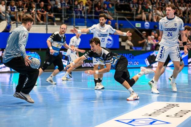 Constantin, Moestl (TW, TBV Lemgo Lippe, 1), Philipp, Meyer (Kreislaeufer, ThSV Eisenach, 27), Joel, Willecke (KM, TBV Lemgo Lippe, 24), Tim, Sutton (RM, TBV Lemgo Lippe, 23), Peter, Walz (Kreislaeufer, ThSV Eisenach, 14) GER, Thueringen, ThSV Eisenach gegen TBV Lemgo Lippe, Wartburg Cup Eisenach 2025, Handball, Saison 2025 2026, Sonntag, 17.08.2025 GER, Thueringen, ThSV Eisenach gegen TBV Lemgo Lippe, Wartburg Cup Eisenach 2025, Handball, Saison 2025 2026, Sonntag, 17.08.2025 Eisenach Copyright: xEibner-Pressefoto MartinxHerbstx EP_MHT