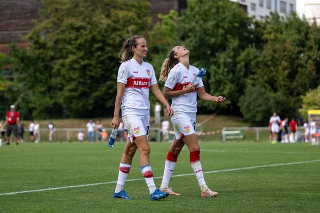 Tamar Dongus (VfB Stuttgart, 32), Fabienne Dongus (VfB Stuttgart, 33) aergert sich ueber die Niederlage, GER, VfB Stuttgart vs 1. FSV Mainz 05, Fussball Frauen DFB Pokal, Playoff, Saison 2025 2026, 17.08.2025 GER, VfB Stuttgart vs 1. FSV Mainz 05, Fussball Frauen DFB Pokal, Playoff, Saison 2025 2026, 17.08.2025 Bad Cannstatt Copyright: xEibner-Pressefoto Memmlerx EP_MMR