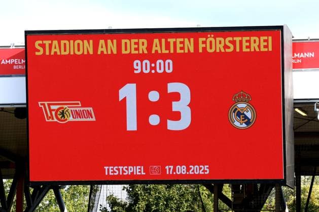 DEU, 2.BL, Frauen, 1.FC Union vs. Real Madrid, 17.08.2025, Stadion Alte Foersterei, Berlin, DEU, 2.BL, Frauen, 1.FC Union vs. Real Madrid, im Bild: Anzeigetafel mit dem Endergebnis, 1:3 DFL - regulations prohibit any use of Photographs as image sequences and or quasi-video