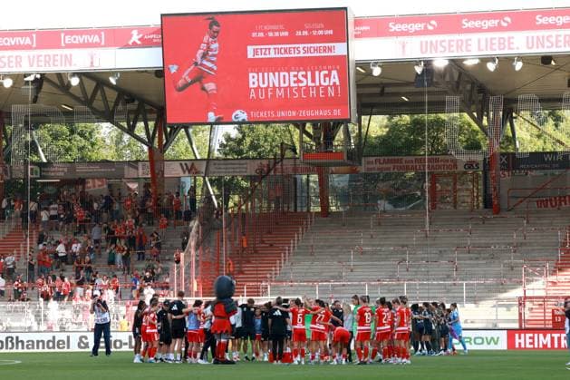 DEU, 2.BL, Frauen, 1.FC Union vs. Real Madrid, 17.08.2025, Stadion Alte Foersterei, Berlin, DEU, 2.BL, Frauen, 1.FC Union vs. Real Madrid, im Bild: Union-Spielerinnenkreis DFL - regulations prohibit any use of Photographs as image sequences and or quasi-video