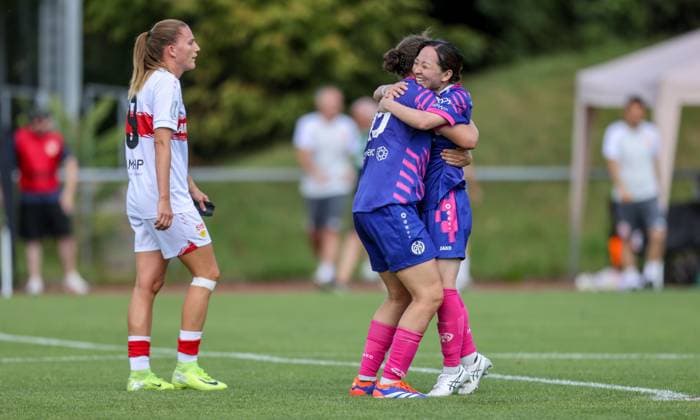 DEU, Stuttgart VfB Stuttgart vs Mainz 05, DFB Pokal Frauen, DFB, Bezirkssportanlage NeckarPark PSV-Stadion, Saison 25 26, Play-offs im Bild: Mainz 05 gewinnt nach Toren von Chiara Bouziane (FSV Mainz 05 10) und Maja Pageler (FSV Mainz 05 37) 2:0 gegen Stuttgart, Jubel über den Einzug in die DFB Pokal Hauptrunde, Anna Line Donner (FSV Mainz 05), Akari Kurishima (FSV Mainz 05 6) DFB DFL REGULATIONS PROHIBIT ANY USE OF PHOTOGRAPHS AS IMAGE SEQUENCES AND OR QUASI-VIDEO, 17.08.2025, Copyright: HMBxMedia HendrikxHamelau
