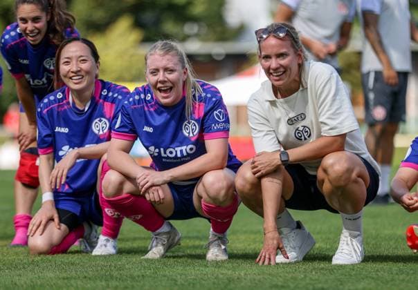 DEU, Stuttgart VfB Stuttgart vs Mainz 05, DFB Pokal Frauen, DFB, Bezirkssportanlage NeckarPark PSV-Stadion, Saison 25 26, Play-offs im Bild: Mainz 05 gewinnt nach Toren von Chiara Bouziane (FSV Mainz 05 10) und Maja Pageler (FSV Mainz 05 37) 2:0 gegen Stuttgart, Jubel über den Einzug in die DFB Pokal Hauptrunde, Heiðrun Sigurðardottir (FSV Mainz 05 8) DFB DFL REGULATIONS PROHIBIT ANY USE OF PHOTOGRAPHS AS IMAGE SEQUENCES AND OR QUASI-VIDEO, 17.08.2025, Copyright: HMBxMedia HendrikxHamelau