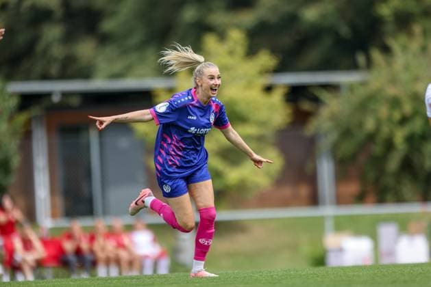 DEU, Stuttgart VfB Stuttgart vs Mainz 05, DFB Pokal Frauen, DFB, Bezirkssportanlage NeckarPark PSV-Stadion, Saison 25 26, Play-offs im Bild: Chiara Bouziane (FSV Mainz 05 10) erzielt das Tor zum 1:0, Mainz 05 gewinnt nach Toren von Chiara Bouziane (FSV Mainz 05 10) und Maja Pageler (FSV Mainz 05 37) 2:0 gegen Stuttgart, Jubel über den Einzug in die DFB Pokal Hauptrunde DFB DFL REGULATIONS PROHIBIT ANY USE OF PHOTOGRAPHS AS IMAGE SEQUENCES AND OR QUASI-VIDEO, 17.08.2025, Copyright: HMBxMedia HendrikxHamelau