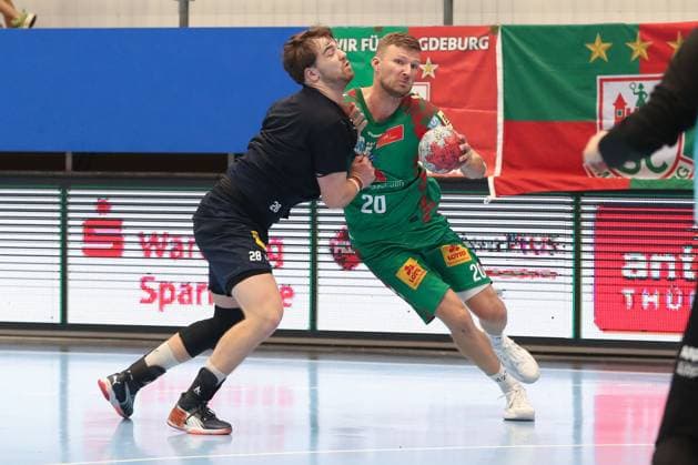 17.08.2025, xgox, Handball - Wartburg Cup SC Magdeburg - Skanderborg Handbold emspor, v.l. Morten Kaalund (Skanderborg, 28), Philipp Weber (Magdeburg, 20) Zweikampf, Duell, Kampf, tackle Eisenach