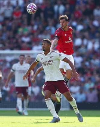 Mason Mount of Manchester United, ManU and William Saliba of Arsenal Manchester United v Arsenal, Premier League, Football, Old Trafford, Manchester, UK - 17 Aug 2025Manchester Old Trafford United Kingdom EDITORIAL USE ONLY No use with unauthorised audio, video, data, fixture lists, club league logos or live services. Online in-match use limited to 120 images, no video emulation. No use in betting, games or single club league player publications. Copyright: xMattxWest Shutterstockx 15439710cl