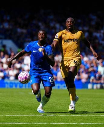 Moisàs Caicedo of Chelsea battles with Jean-Philippe Mateta of Crystal Palace Chelsea v Crystal Palace, Premier League, Football, Stamford Bridge, London, UK - 17 Aug 2025London Stamford Bridge United Kingdom EDITORIAL USE ONLY No use with unauthorised audio, video, data, fixture lists, club league logos or live services. Online in-match use limited to 120 images, no video emulation. No use in betting, games or single club league player publications. Copyright: xJavierxGarcia Shutterstockx 15439698bs