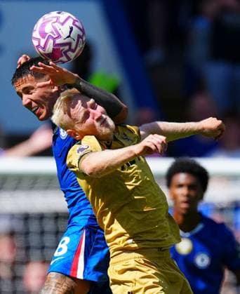Enzo Fernandez of Chelsea battles with Will Hughes of Crystal Palace Chelsea v Crystal Palace, Premier League, Football, Stamford Bridge, London, UK - 17 Aug 2025London Stamford Bridge United Kingdom EDITORIAL USE ONLY No use with unauthorised audio, video, data, fixture lists, club league logos or live services. Online in-match use limited to 120 images, no video emulation. No use in betting, games or single club league player publications. Copyright: xJavierxGarcia Shutterstockx 15439698de