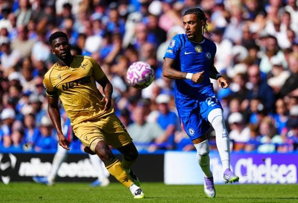 Malo Gusto of Chelsea and Jefferson Lerma of Crystal Palace Chelsea v Crystal Palace, Premier League, Football, Stamford Bridge, London, UK - 17 Aug 2025London Stamford Bridge United Kingdom EDITORIAL USE ONLY No use with unauthorised audio, video, data, fixture lists, club league logos or live services. Online in-match use limited to 120 images, no video emulation. No use in betting, games or single club league player publications. Copyright: xJavierxGarcia Shutterstockx 15439698hp