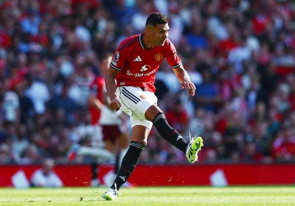 Casemiro of Manchester United, ManU Manchester United v Arsenal, Premier League, Football, Old Trafford, Manchester, UK - 17 Aug 2025Manchester Old Trafford United Kingdom EDITORIAL USE ONLY No use with unauthorised audio, video, data, fixture lists, club league logos or live services. Online in-match use limited to 120 images, no video emulation. No use in betting, games or single club league player publications. Copyright: xMattxWest Shutterstockx 15439710eq