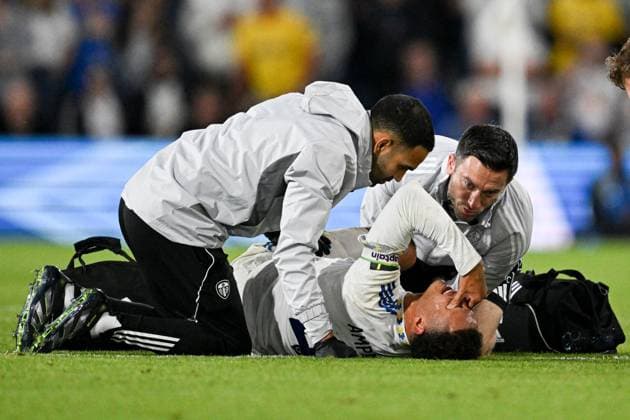 Ethan Ampadu of Leeds United lies on the floor injured after a tackle by Tim Iroegbunam of Everton Leeds United v Everton, Premier League, Football, Elland Road, Leeds, UK - 18 Aug 2025Leeds Elland Road United Kingdom EDITORIAL USE ONLY No use with unauthorised audio, video, data, fixture lists, club league logos or live services. Online in-match use limited to 120 images, no video emulation. No use in betting, games or single club league player publications. Copyright: xAnnaxGowthorpe Shutterstockx 15446420as