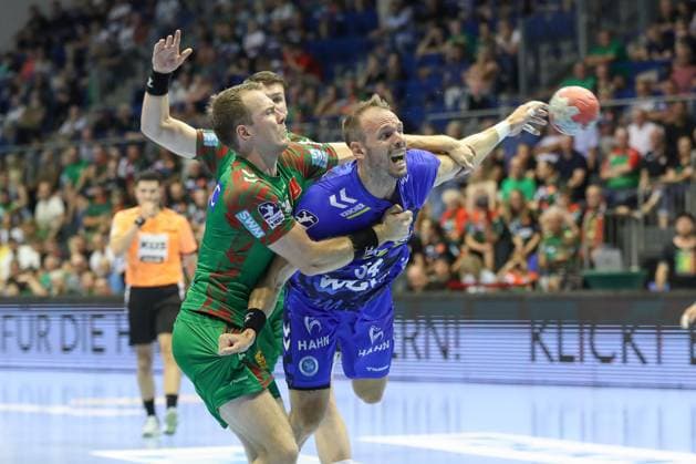 20.08.2025, xgox, Handball - Hummel Cup SC Magdeburg - TVB Stuttgart emspor, v.l. Felix Claar (Magdeburg, 7), Kai Haefner (Häfner, Stuttgart, 34) Zweikampf, Duell, Kampf, tackle Magdeburg