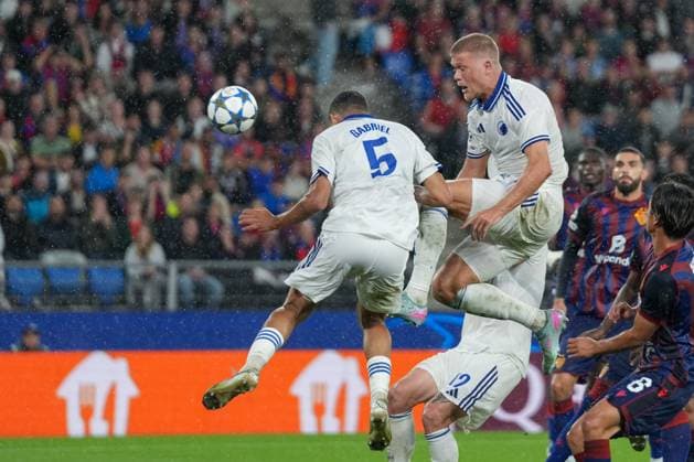 Gabriel Pereira (FC Kopenhagen, F.C. Kobenhavn, 05)erzielt ein Tor, Kopfball , Schweiz, Fussball, UEFA Champions League , Play-off Hinspiel, 2025 26, FC Basel vs. FC Kopenhagen, 20.08.2025, St. Jakob-Park, Basel, Schweiz Basel St. Jakob-Park Basel-Stadt Schweiz Copyright: xArnexAmbergx