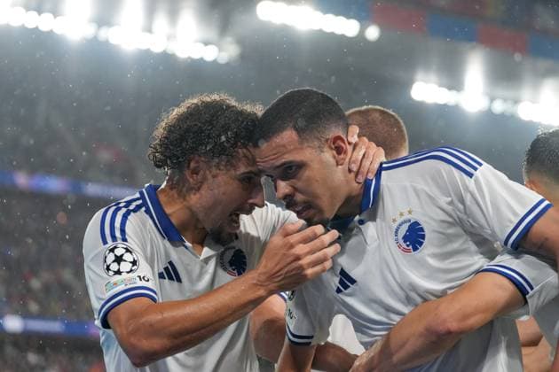 Jordan Larsson (FC Kopenhagen, F.C. Kobenhavn, 11), Gabriel Pereira (FC Kopenhagen, F.C. Kobenhavn, 05) Torjubel, Emotionen, Torschuss, Abschluss, Torerfolg, Tor, Treffer , Schweiz, Fussball, UEFA Champions League , Play-off Hinspiel, 2025 26, FC Basel vs. FC Kopenhagen, 20.08.2025, St. Jakob-Park, Basel, Schweiz Basel St. Jakob-Park Basel-Stadt Schweiz Copyright: xArnexAmbergx
