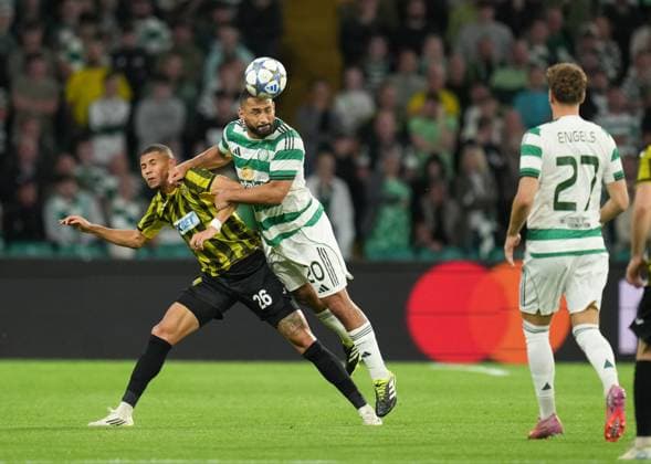 Cameron Carter-Vickers of Celtic beats Edmilson of Kairat Almaty in a challenge Celtic v Kairat Almaty, UEFA Champions League, Play-Off Round, First Leg, Football, Celtic Park, Glasgow, Scotland, UK - 20 Aug 2025Glasgow Celtic Park Scotland United Kingdom EDITORIAL USE ONLY No use with unauthorised audio, video, data, fixture lists, club league logos or live services. Online in-match use limited to 120 images, no video emulation. No use in betting, games or single club league player publications. Copyright: xStuartxWallace Shutterstockx 15446684de