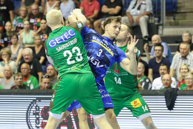 20.08.2025, xgox, Handball - Hummel Cup SC Magdeburg - TVB Stuttgart emspor, v.l. Magnus Saugstrup (Magdeburg, 23), Max Haefner (Häfner, Stuttgart, 3), Omar Ingi Magnusson (Magdeburg, 14) Zweikampf, Duell, Kampf, tackle Magdeburg