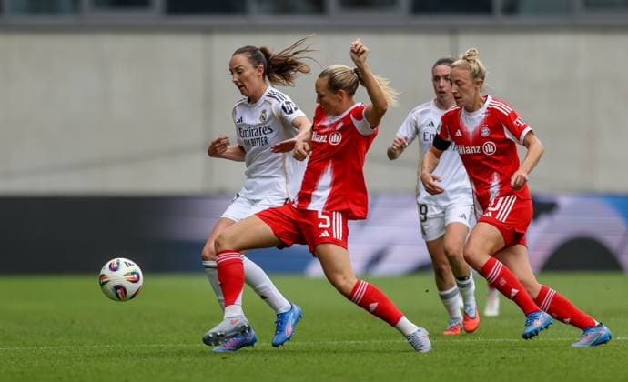 DEU, München, FC Bayern München vs Real Madrid, Testspiel, DFB, FC Bayern Campus, Saison 25 26, im Bild v.l.n.r: Sheila Garcia (Real Madrid 15), Magdalena Eriksson (Bayern München 5) DFB DFL REGULATIONS PROHIBIT ANY USE OF PHOTOGRAPHS AS IMAGE SEQUENCES AND OR QUASI-VIDEO, 21.08.2025, Copyright: HMBxMedia HendrikxHamelau